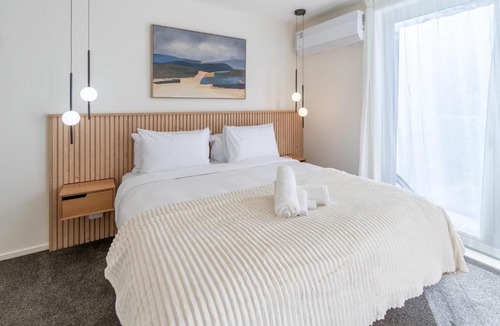 Lyttelton Apartment | Lyttelton Harbour Views - Shops & Cafes
