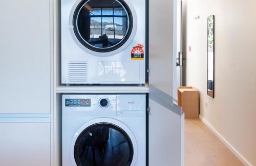 Lyttelton Apartment | Lyttelton Harbour Views - Shops & Cafes