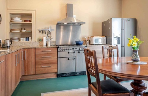 Kirkcudbright Cottage | Mackenzie House - a house that sleeps 6 guests in 3 bedrooms