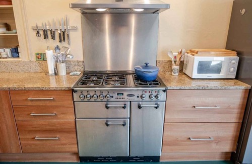Kirkcudbright Cottage | Mackenzie House - a house that sleeps 6 guests in 3 bedrooms