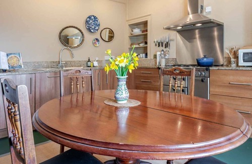 Kirkcudbright Cottage | Mackenzie House - a house that sleeps 6 guests in 3 bedrooms