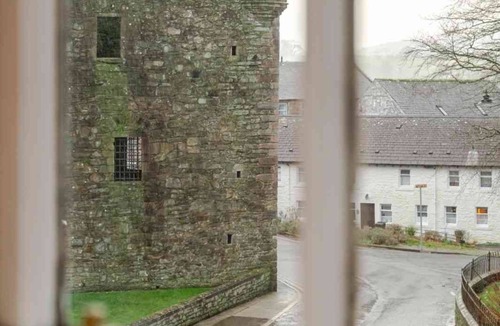 Kirkcudbright Cottage | Mackenzie House - a house that sleeps 6 guests in 3 bedrooms