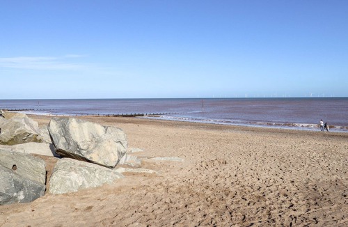 Fitling Cabin | MADAGASCAR, pet friendly, character holiday cottage in Burton Pidsea