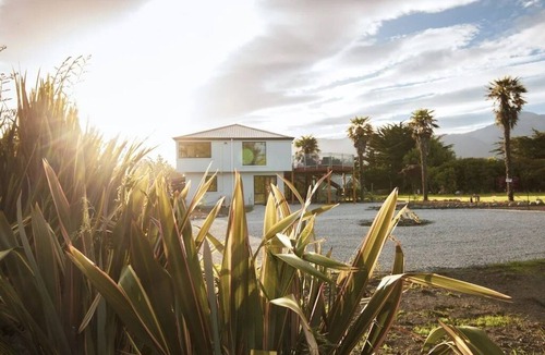 Hapuku House | Magical Oceanfront Spot