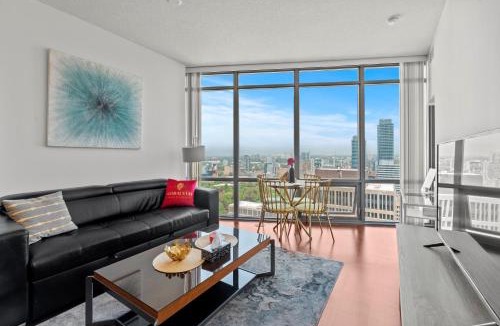 Bay Cloverhill Apartment | Magnificent 1 Bd High floor view Downtown Toronto