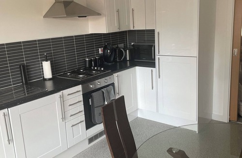 Finnieston Apartment | Maison 109 Suite - Elegant 2 bedroom apartment to make your trips feel like home