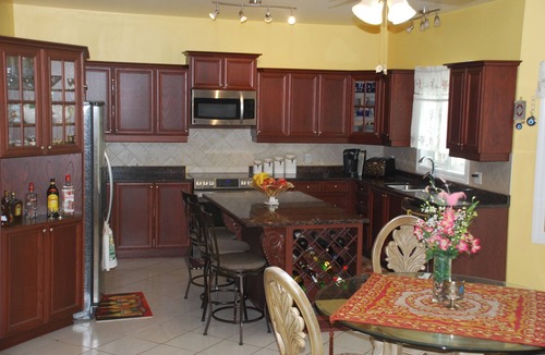 Crystal Beach Bed & Breakfast | Malak Bnb