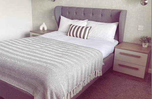 Wick House | Malva - Modern 2 Bedroom Bungalow with Free Private Parking on the NC500