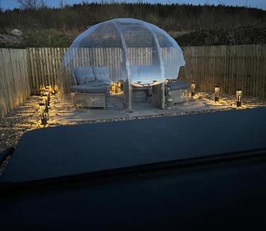 Cumnock Apartment | Maneight Retreat with Hot tub