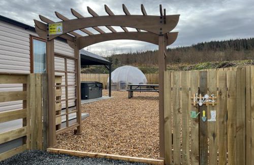 Cumnock Apartment | Maneight Retreat with Hot tub
