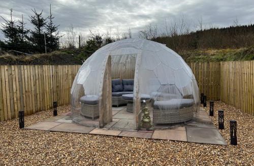 Cumnock Apartment | Maneight Retreat with Hot tub