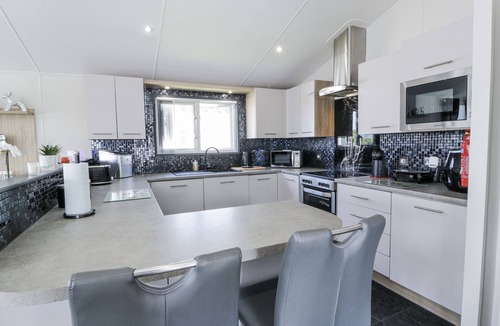 Wemyss Bay Cottage | MANOR HEIGHTS LODGE, pet friendly, with a garden in Wemyss Bay
