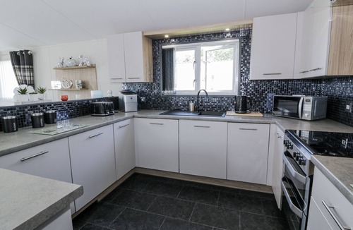 Wemyss Bay Cottage | MANOR HEIGHTS LODGE, pet friendly, with a garden in Wemyss Bay
