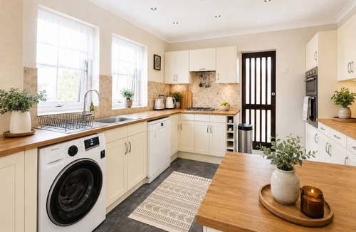 London Colney House | Manor Road Retreat | Modern | Sleeps 5