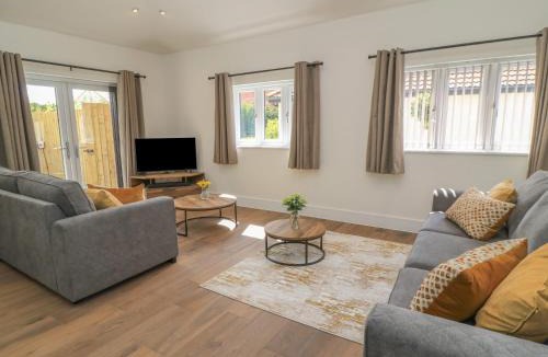 Westonzoyland House | Maple Lodge