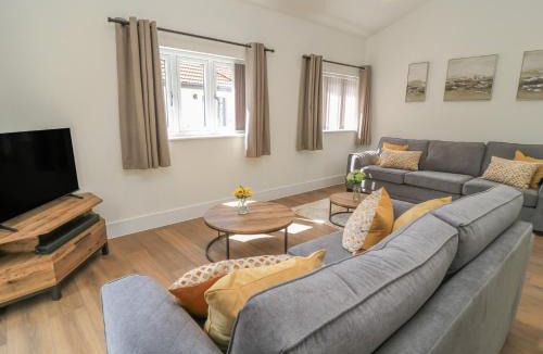 Westonzoyland House | Maple Lodge