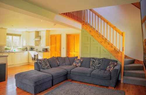 Llangunllo Cottage | MAPLE LODGE, pet friendly, with hot tub in Llangunllo