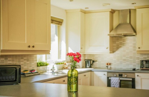 Llangunllo Cottage | MAPLE LODGE, pet friendly, with hot tub in Llangunllo