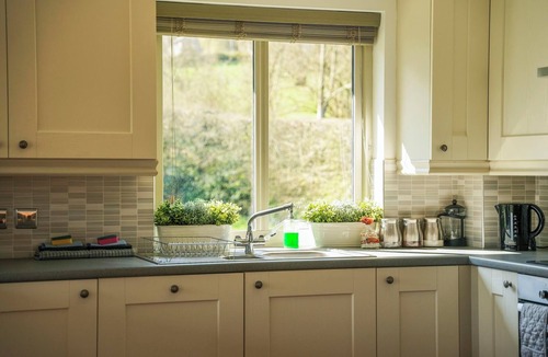 Llangunllo Cottage | MAPLE LODGE, pet friendly, with hot tub in Llangunllo