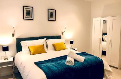 St Albans House | Maplewood luxurious one-bed flat with free parking
