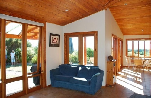 Upper Moutere Cottage | Mapua Heights Cottage; 'a gem among gems'