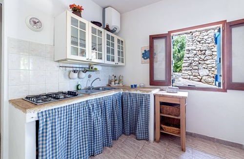 Corsano Cottage | MAREBLU, trullo with splendid veranda facing the sea inside the Franchina