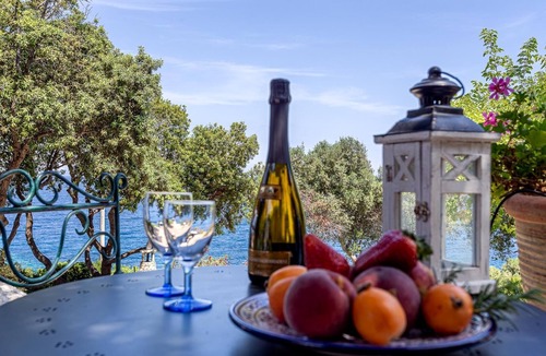 Corsano Cottage | MAREBLU, trullo with splendid veranda facing the sea inside the Franchina