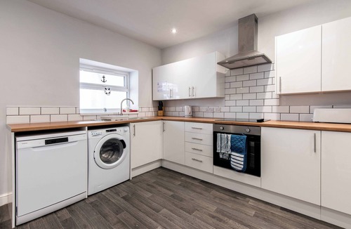 Hull Old Town House | Maritime House: 4BR for 10 Near City Centre