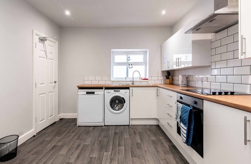 Hull Old Town House | Maritime House: 4BR for 10 Near City Centre