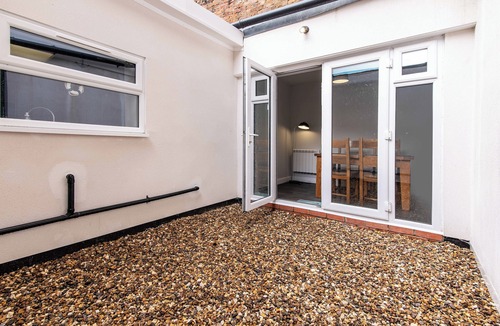 Hull Old Town House | Maritime House: 4BR for 10 Near City Centre