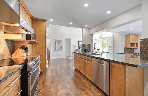 Markham House | Markham Mansion · 6BR · Hot Tub · Sauna · Gym