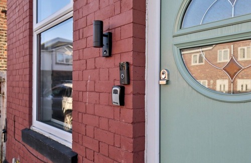 Offerton House | Marlor House, 2BR Sleeps 5, Denton