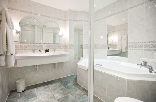 Brentwood Hotel | Marygreen Manor Hotel