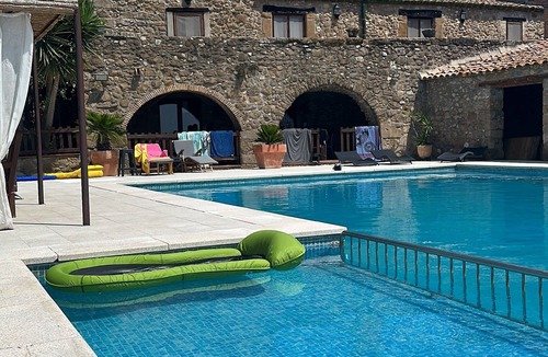 Cistella House | Mas du XVII eme siècle, 1000m2, parking, wifi, swimming pool, outdoor jacuzzi, 18 pax