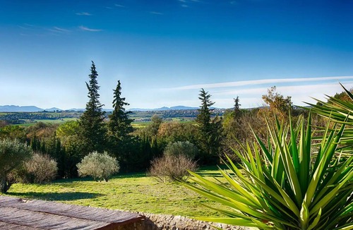 Cistella House | Mas du XVII eme siècle, 1000m2, parking, wifi, swimming pool, outdoor jacuzzi, 18 pax