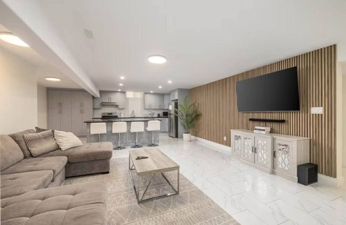 LaSalle House | Matchette Manor Luxury Hideaway Flat Lasalle