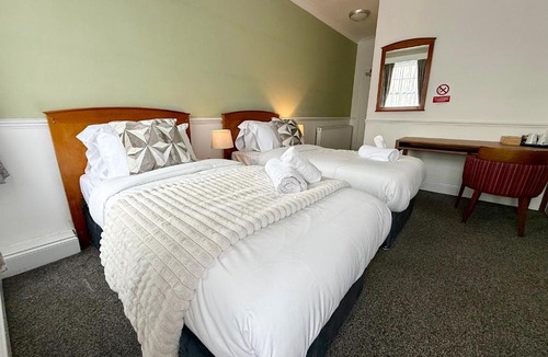Luton Hotel | Maya Hotel