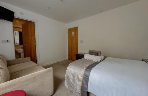 Seven Kings Hotel | McCafferty's Guesthouse Ilford