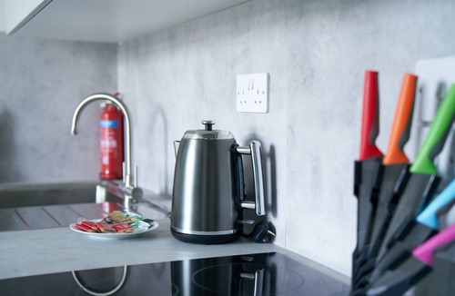 Dumbarton Apartment | Meadow Dumbarton Cozy Stay for 2