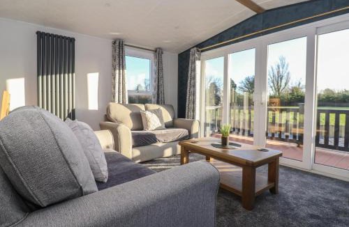 Great Hatfield House | Meadows Park 2