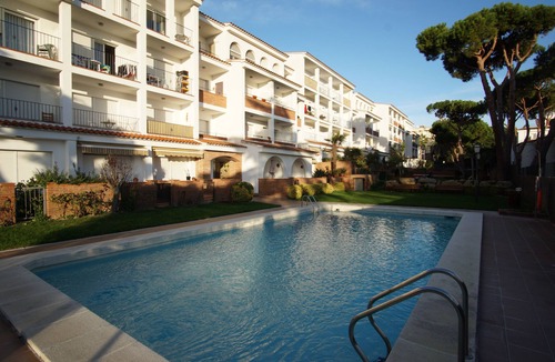Lloret de Mar Apartment | Mediterranean Living Near the Sea Costa Brava, 2 rooms, balcony, pool, sea view