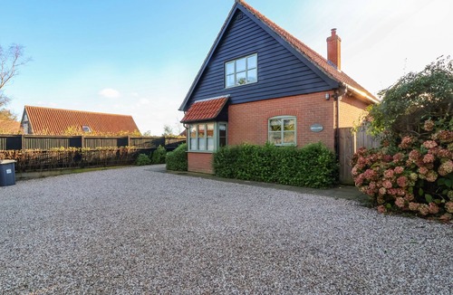Thorpeness House | MELLOWS, THORPENESS, pet friendly, with a garden in Thorpeness