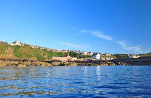 St Abbs House | Merrihaven - Clifftop Fisherman's Cottage with Sea Views