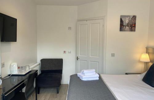 Ayr House | Miller House Courtyard