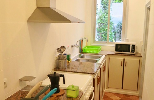 El Clot Apartment | MIRABARNA Patio 1 - near Sagrada Familia - Private / Professional Cleaning /WiFi