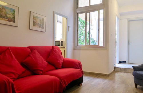 El Clot Apartment | MIRABARNA Patio 1 - near Sagrada Familia - Private / Professional Cleaning /WiFi