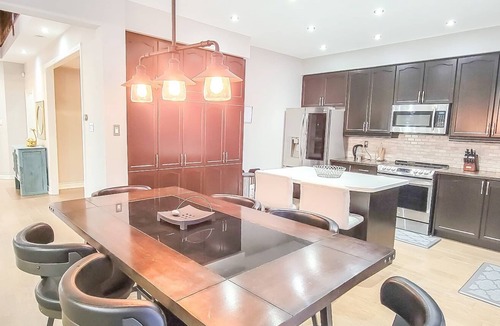 Churchill Meadows House | Mississauga Home Away from Home - 20 Mins from Airport