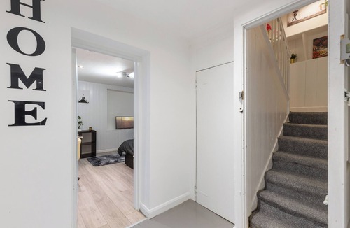 Tower Hill Apartment | Modern 1 Bed Apartment in Central London – Perfect for Couples & Solo Travelers!