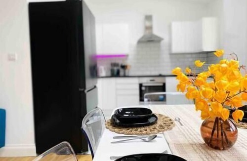 Tokyngton Apartment | Modern 1-Bed Apt 30min to Central London & Parking