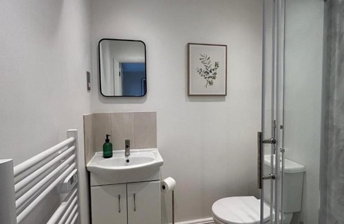 Hemel Hempstead Apartment | Modern 2 Bed Apartment, Secure Parking, Central